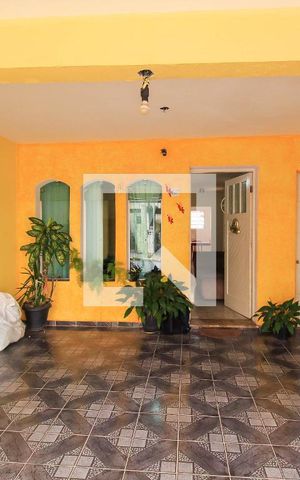 Casa à venda com 180m², 2 quartos e 2 vagas Casa à venda com 180m², 2 quartos e 2 vagasGaragem