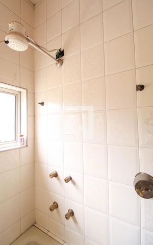 Casa à venda com 180m², 2 quartos e 2 vagas Casa à venda com 180m², 2 quartos e 2 vagasBanheiro