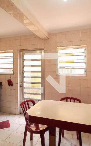 Casa à venda com 180m², 2 quartos e 2 vagas Casa à venda com 180m², 2 quartos e 2 vagasCozinha