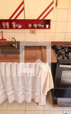 Casa à venda com 180m², 2 quartos e 2 vagas Casa à venda com 180m², 2 quartos e 2 vagasCozinha