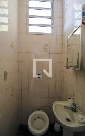 Casa à venda com 180m², 2 quartos e 2 vagas Casa à venda com 180m², 2 quartos e 2 vagasBanheiro de serviço