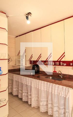 Casa à venda com 180m², 2 quartos e 2 vagas Casa à venda com 180m², 2 quartos e 2 vagasCozinha