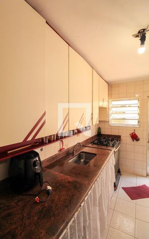 Casa à venda com 180m², 2 quartos e 2 vagas Casa à venda com 180m², 2 quartos e 2 vagasCozinha