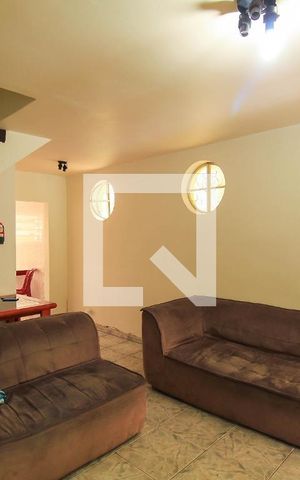 Casa à venda com 180m², 2 quartos e 2 vagas Casa à venda com 180m², 2 quartos e 2 vagasSala