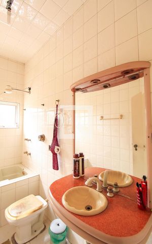 Casa à venda com 180m², 2 quartos e 2 vagas Casa à venda com 180m², 2 quartos e 2 vagasBanheiro
