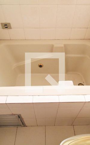 Casa à venda com 180m², 2 quartos e 2 vagas Casa à venda com 180m², 2 quartos e 2 vagasBanheiro