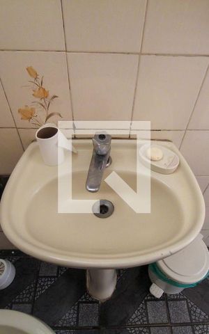 Casa à venda com 180m², 2 quartos e 2 vagas Casa à venda com 180m², 2 quartos e 2 vagasBanheiro de serviço