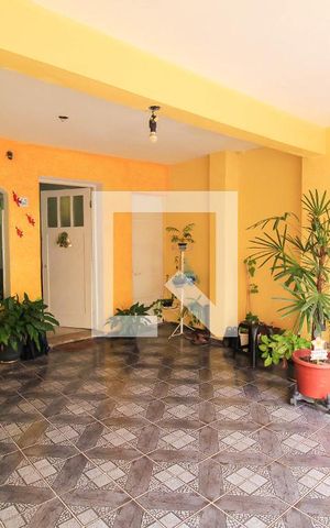 Casa à venda com 180m², 2 quartos e 2 vagas Casa à venda com 180m², 2 quartos e 2 vagasGaragem