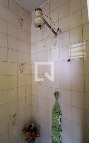Casa à venda com 180m², 2 quartos e 2 vagas Casa à venda com 180m², 2 quartos e 2 vagasBanheiro de serviço