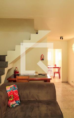 Casa à venda com 180m², 2 quartos e 2 vagas Casa à venda com 180m², 2 quartos e 2 vagasSala