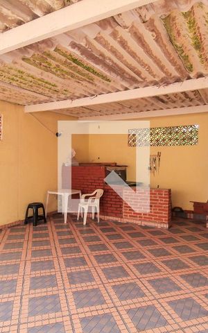 Casa à venda com 180m², 2 quartos e 2 vagas Casa à venda com 180m², 2 quartos e 2 vagasChurrasqueira