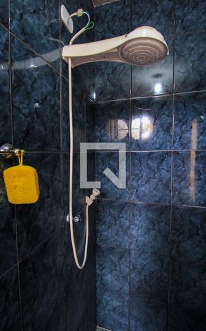 Casa à venda com 180m², 2 quartos e 2 vagas Casa à venda com 180m², 2 quartos e 2 vagasBanheiro do Quarto 1