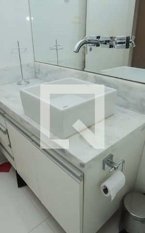 Apartamento para alugar com 180m², 2 quartos e 2 vagasBanheiro do Quarto 2