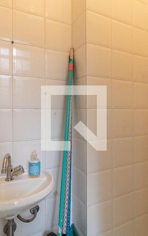 Apartamento para alugar com 100m², 2 quartos e 1 vaga Apartamento para alugar com 100m², 2 quartos e 1 vagaBanheiro de Serviço