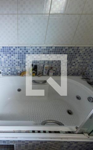 Casa à venda com 200m², 3 quartos e 2 vagas Casa à venda com 200m², 3 quartos e 2 vagasSuíte banheiro