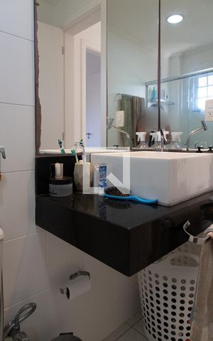 Casa de condomínio à venda com 560m², 5 quartos e 4 vagas Casa de condomínio à venda com 560m², 5 quartos e 4 vagasBanheiro social