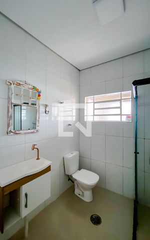 Casa à venda com 140m², 3 quartos e 2 vagasBanheiro