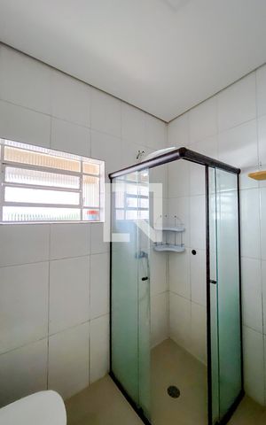 Casa à venda com 140m², 3 quartos e 2 vagasBanheiro