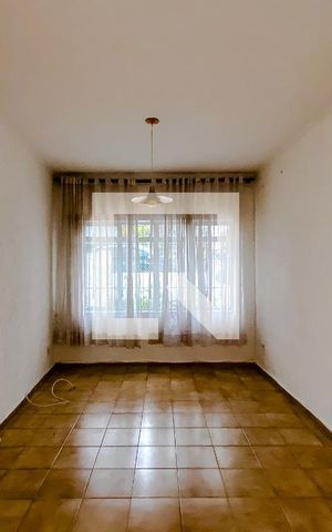 Casa à venda com 140m², 3 quartos e 2 vagasSala