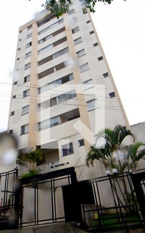 Apartamento à venda com 70m², 2 quartos e 1 vaga Apartamento à venda com 70m², 2 quartos e 1 vagaFachada e portaria
