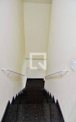 Studio para alugar com 30m², 1 quarto e sem vagaEscada de Acesso 