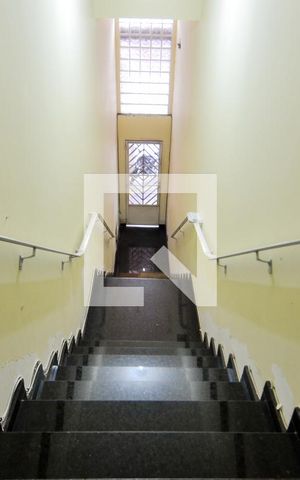 Studio para alugar com 30m², 1 quarto e sem vagaEscada de Acesso 