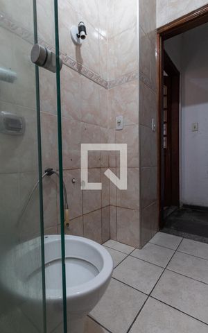 Casa à venda com 180m², 4 quartos e 3 vagas Casa à venda com 180m², 4 quartos e 3 vagasBanheiro