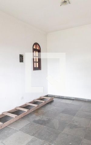 Casa à venda com 180m², 4 quartos e 3 vagas Casa à venda com 180m², 4 quartos e 3 vagasSala