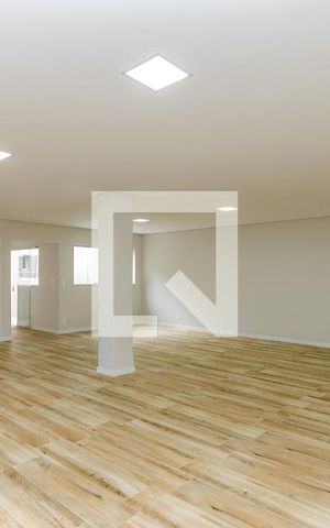 Casa à venda com 500m², 4 quartos e 4 vagas Casa à venda com 500m², 4 quartos e 4 vagasSala