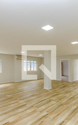 Casa à venda com 500m², 4 quartos e 4 vagas Casa à venda com 500m², 4 quartos e 4 vagasSala