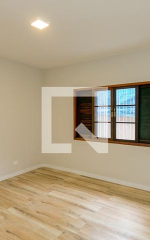 Casa à venda com 500m², 4 quartos e 4 vagas Casa à venda com 500m², 4 quartos e 4 vagasQuarto