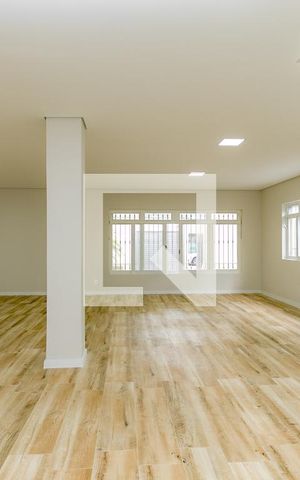 Casa à venda com 500m², 4 quartos e 4 vagas Casa à venda com 500m², 4 quartos e 4 vagasSala