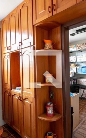 Casa à venda com 600m², 5 quartos e 4 vagas Casa à venda com 600m², 5 quartos e 4 vagasCozinha