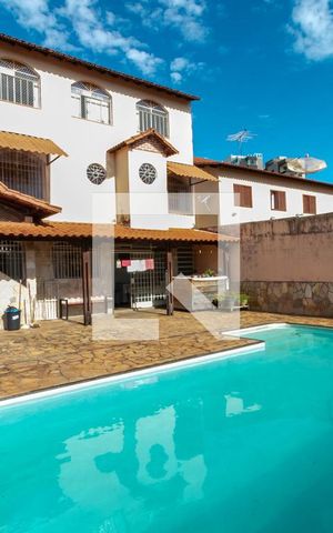 Casa à venda com 600m², 5 quartos e 4 vagas Casa à venda com 600m², 5 quartos e 4 vagasPiscina