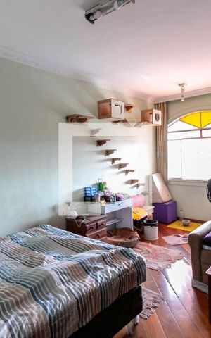 Casa à venda com 600m², 5 quartos e 4 vagas Casa à venda com 600m², 5 quartos e 4 vagasQuarto Suíte