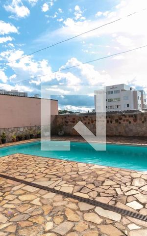 Casa à venda com 600m², 5 quartos e 4 vagas Casa à venda com 600m², 5 quartos e 4 vagasPiscina