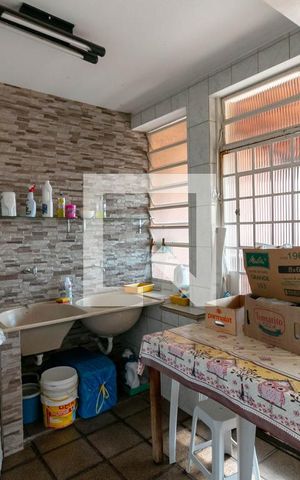 Casa à venda com 600m², 5 quartos e 4 vagas Casa à venda com 600m², 5 quartos e 4 vagasÁrea de Serviço