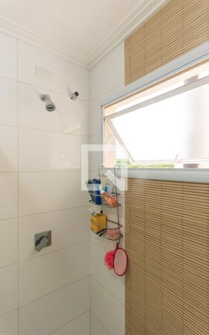 Casa à venda com 160m², 3 quartos e 1 vaga Casa à venda com 160m², 3 quartos e 1 vagaBanheiro da Suíte