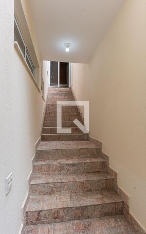 Casa à venda com 160m², 3 quartos e 1 vaga Casa à venda com 160m², 3 quartos e 1 vagaEscada