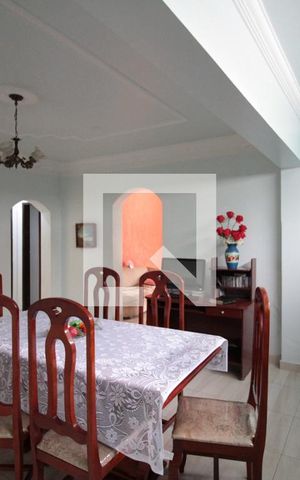 Casa à venda com 238m², 4 quartos e 11 vagasCopa