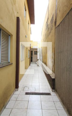 Casa à venda com 110m², 2 quartos e 1 vagaCorredor externo