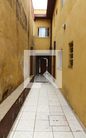 Casa à venda com 110m², 2 quartos e 1 vagaCorredor externo