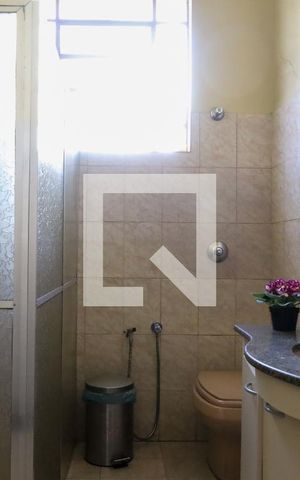 Casa à venda com 300m², 4 quartos e 2 vagas Casa à venda com 300m², 4 quartos e 2 vagasBanheiro