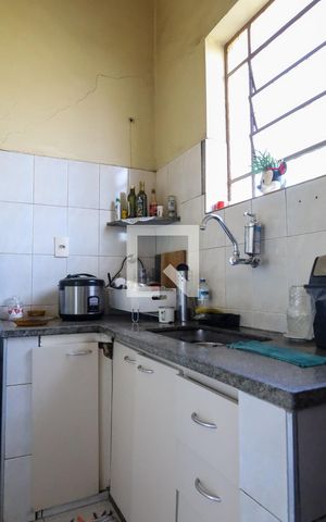 Casa à venda com 300m², 4 quartos e 2 vagas Casa à venda com 300m², 4 quartos e 2 vagasCozinha