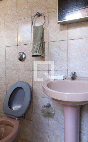 Casa à venda com 300m², 4 quartos e 2 vagas Casa à venda com 300m², 4 quartos e 2 vagasBanheiro de serviço