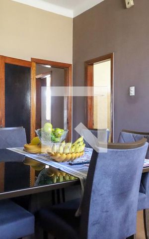 Casa à venda com 300m², 4 quartos e 2 vagas Casa à venda com 300m², 4 quartos e 2 vagas Sala 2