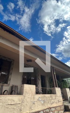 Casa à venda com 300m², 4 quartos e 2 vagas Casa à venda com 300m², 4 quartos e 2 vagasFachada