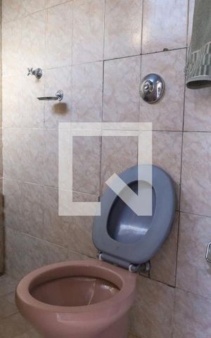 Casa à venda com 300m², 4 quartos e 2 vagas Casa à venda com 300m², 4 quartos e 2 vagasBanheiro de serviço