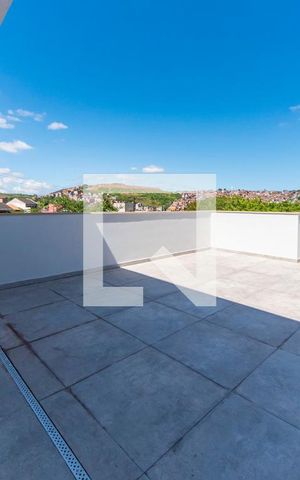 Casa de condomínio à venda com 200m², 4 quartos e 3 vagas Casa de condomínio à venda com 200m², 4 quartos e 3 vagasVaranda do Quarto 1