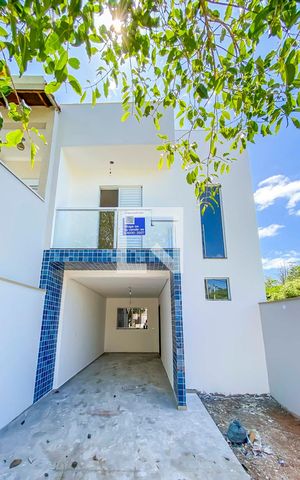Casa de condomínio à venda com 200m², 4 quartos e 3 vagas Casa de condomínio à venda com 200m², 4 quartos e 3 vagasFachada